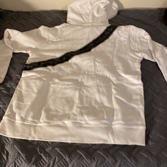 I’m sailing my Dior hoody. Is been used but still like no very well kept - Picture 7 of 9